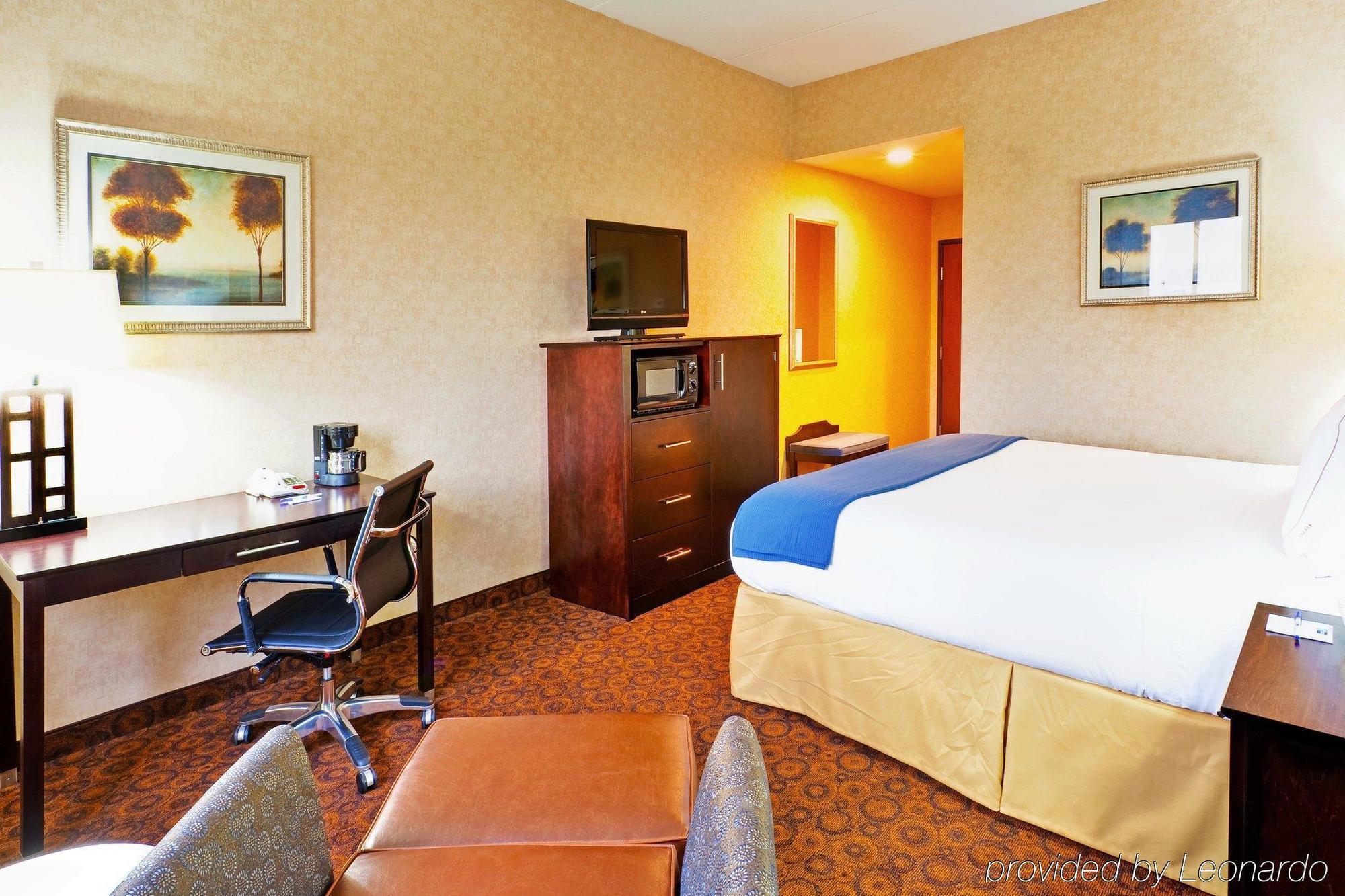Holiday Inn Express Hotel & Suites Byram By Ihg Δωμάτιο φωτογραφία