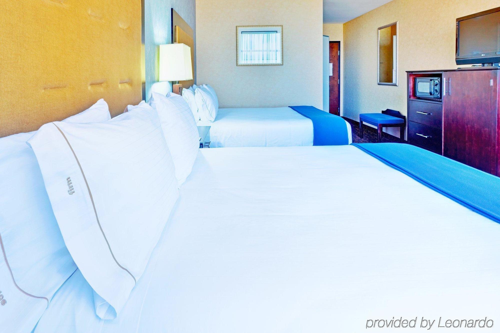 Holiday Inn Express Hotel & Suites Byram By Ihg Δωμάτιο φωτογραφία