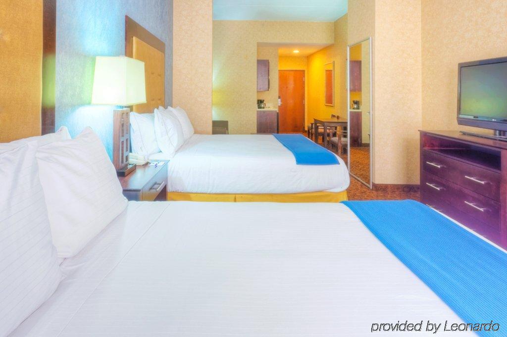 Holiday Inn Express Hotel & Suites Byram By Ihg Δωμάτιο φωτογραφία