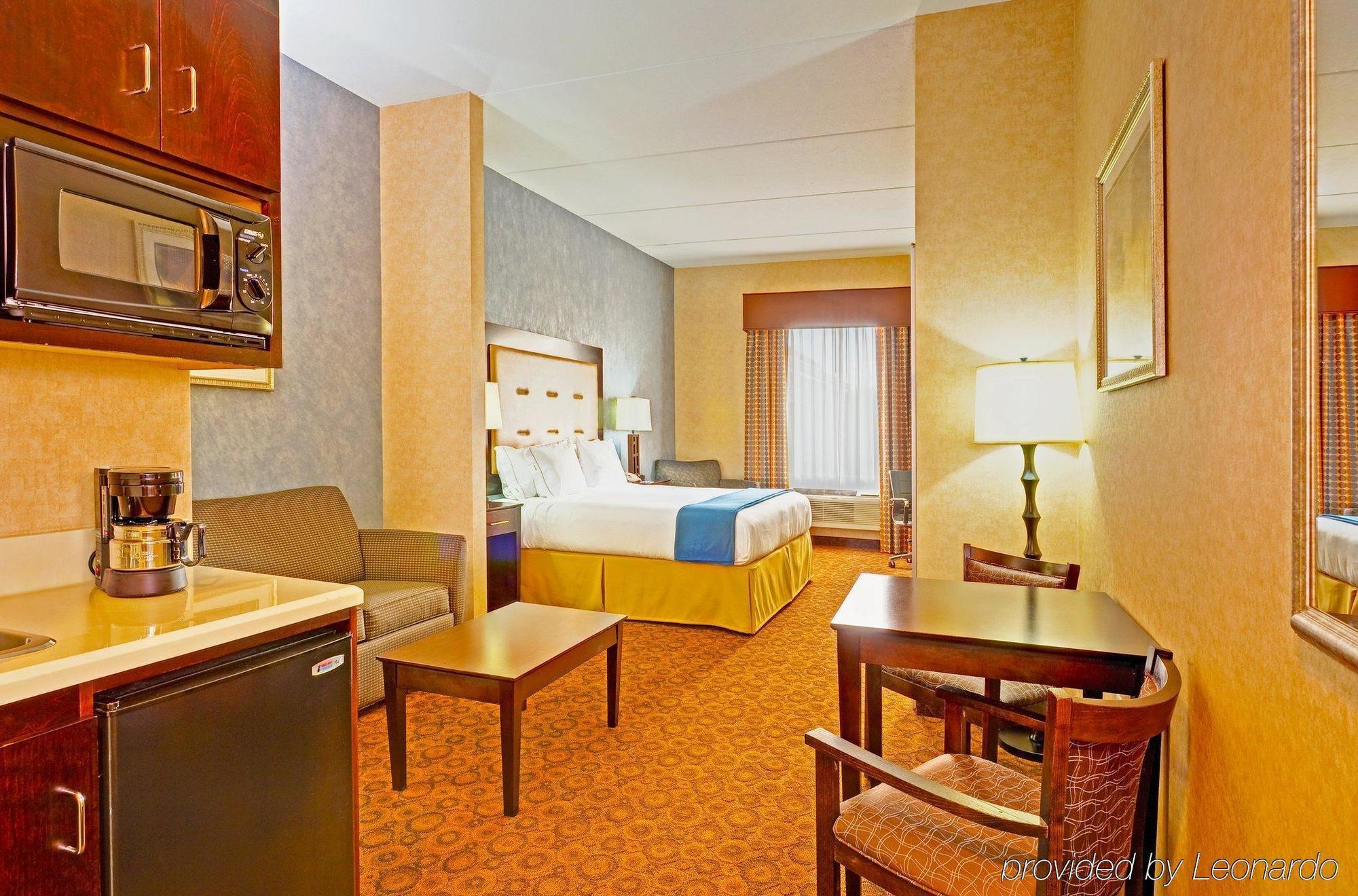 Holiday Inn Express Hotel & Suites Byram By Ihg Δωμάτιο φωτογραφία