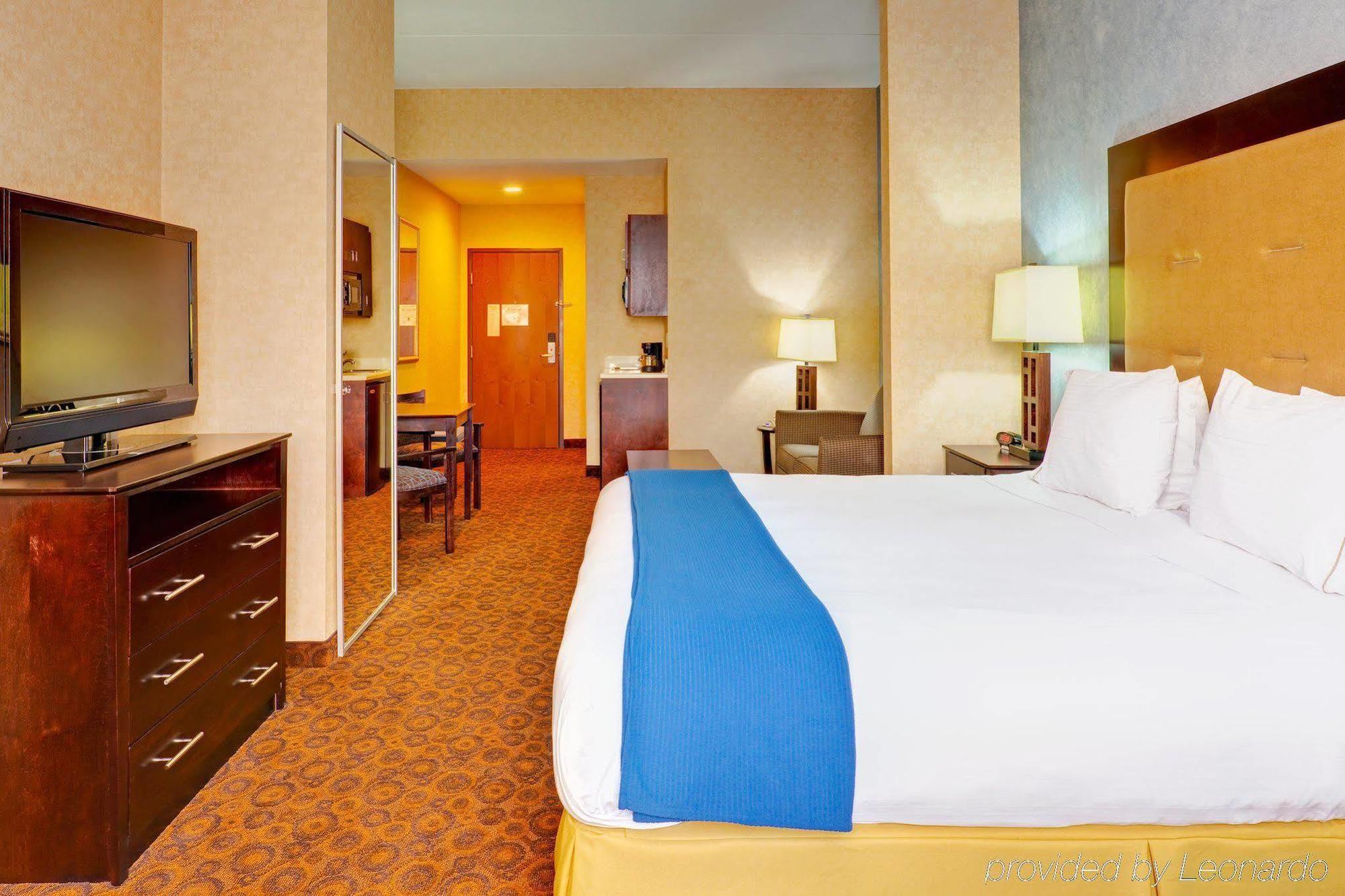 Holiday Inn Express Hotel & Suites Byram By Ihg Δωμάτιο φωτογραφία