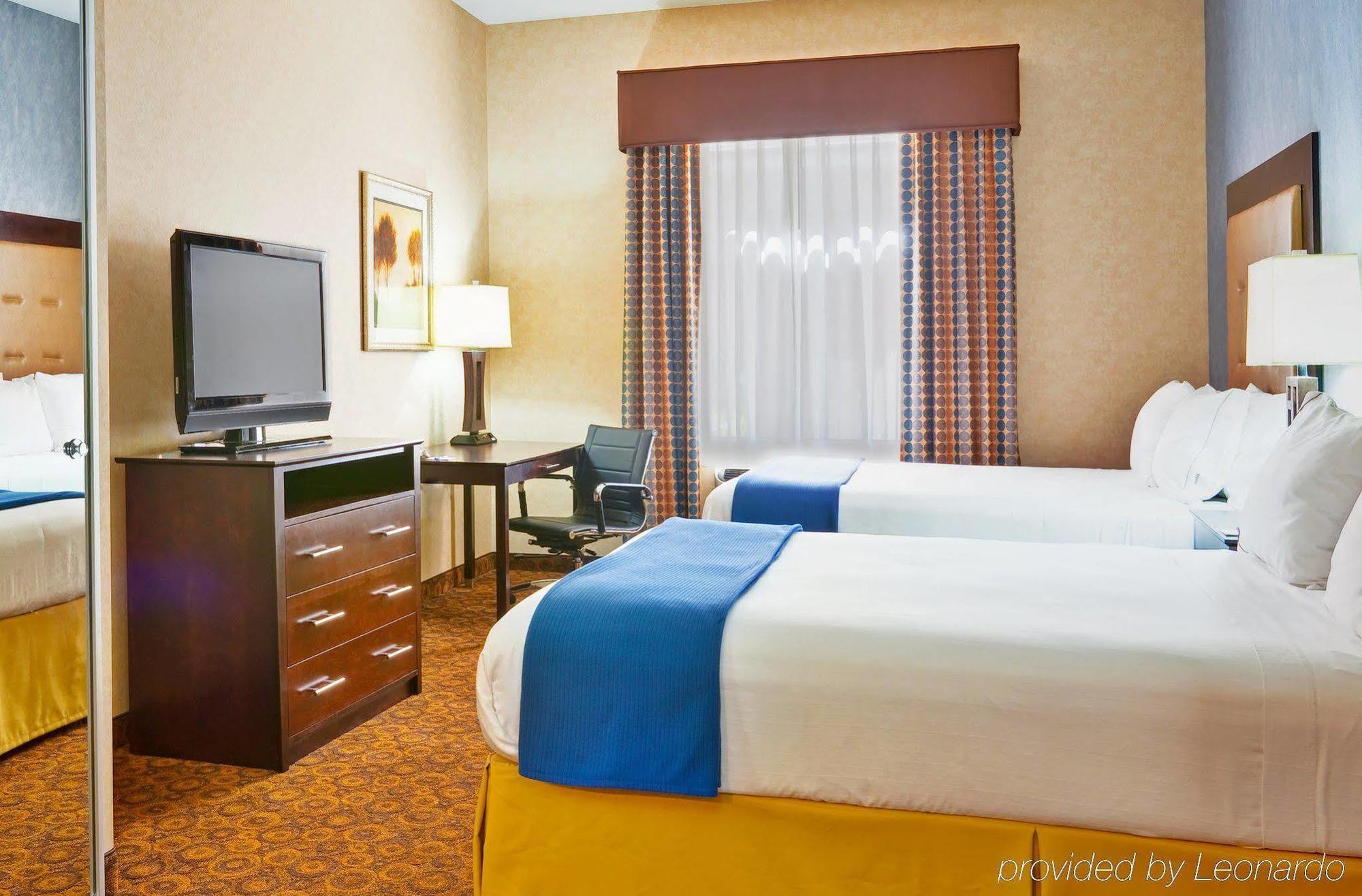 Holiday Inn Express Hotel & Suites Byram By Ihg Δωμάτιο φωτογραφία